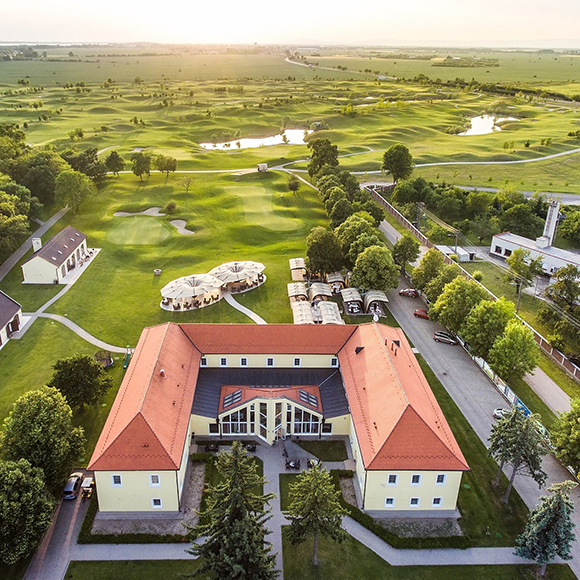Golf Báč