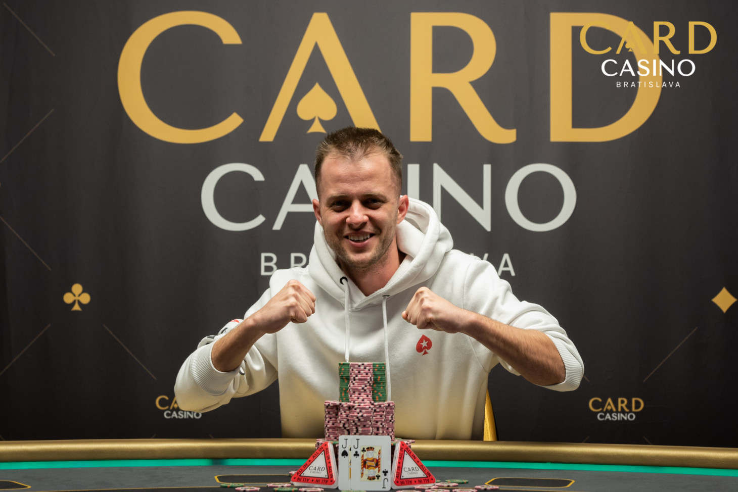 Main Event Italia Play ovládli Slováci, triumf však bral skvelo hrajúci Rumun Budai